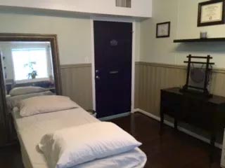 Atlanta-Restorative-Acupuncture-patient-table